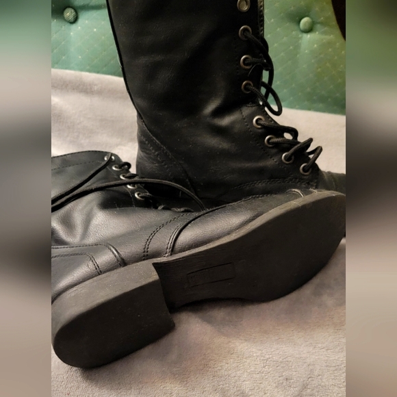Lace-Up Boots - Picture 3 of 4